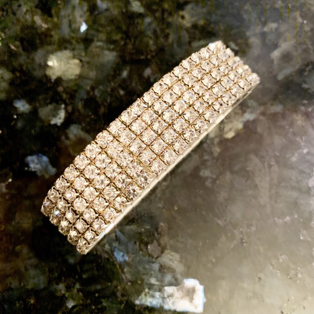 Costume jewelry bracelet,  never been worn